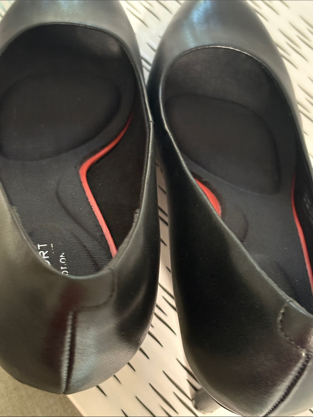 Rockport Total Motion Black leather Pointed-Toe heel pumps - Picture 9 of 11